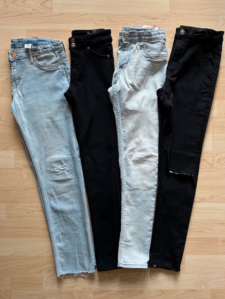 4 Hosen Jeans Gr.152 2x ZARA schwarz 2x H&M blau wie neu in Berlin