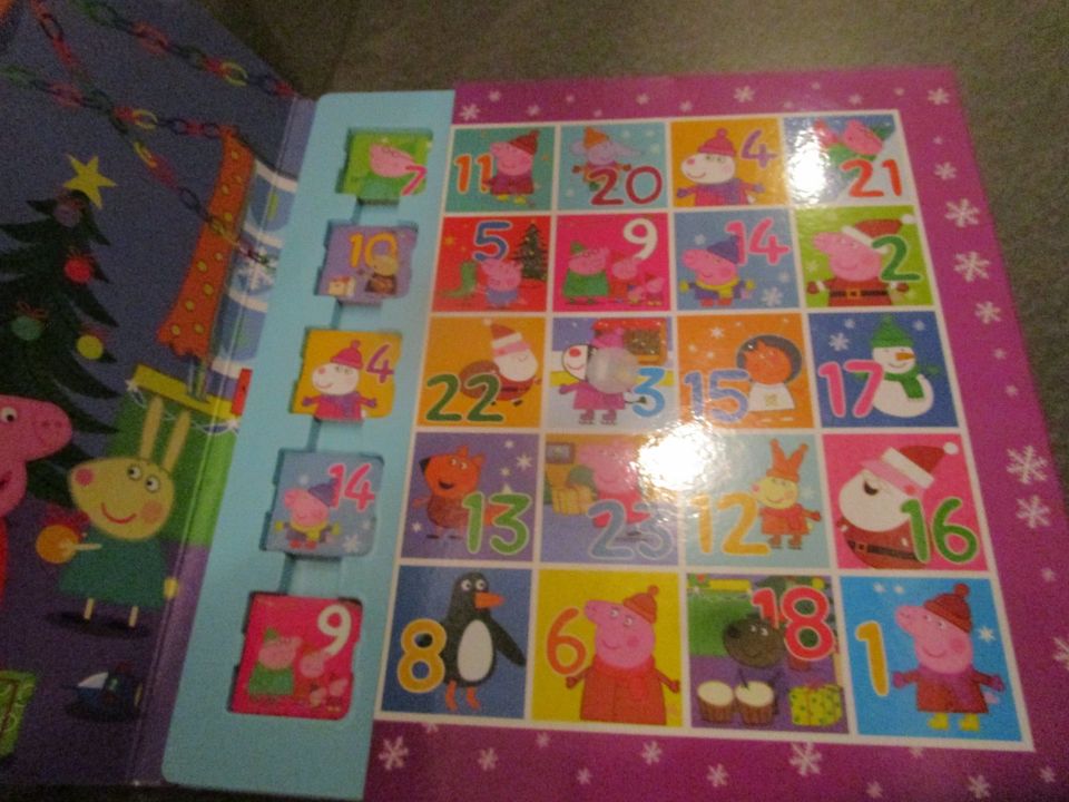 Adventskalender mit kleinen Büchern Peppa Pig Paw Patrol je in Retzstadt