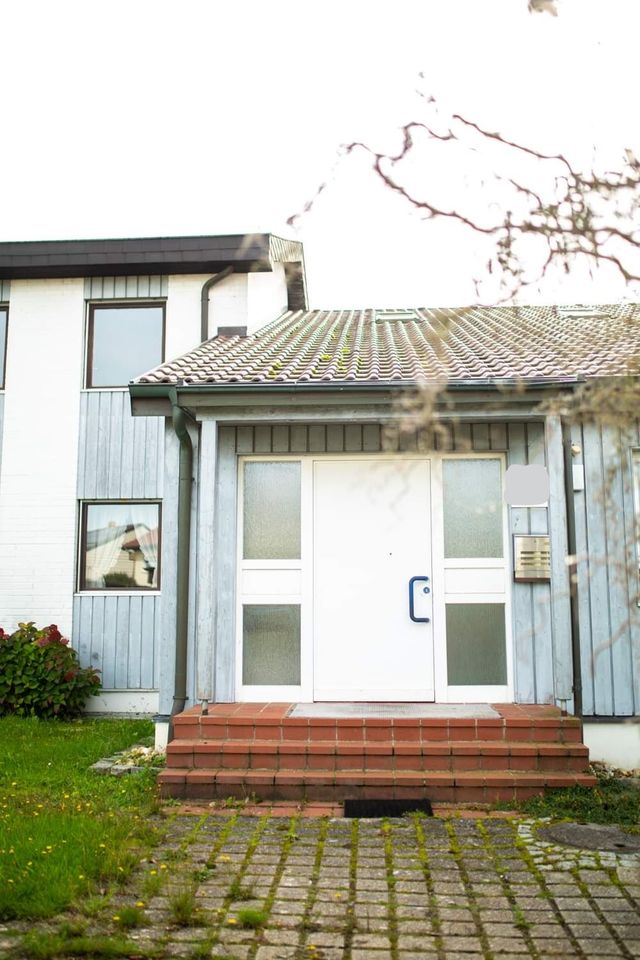 Architektenhaus mit eigenem Bürotrakt in Geiselhöring gegen Gebot zu verkaufen in Geiselhöring