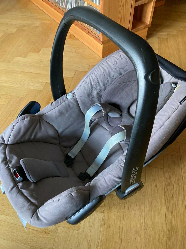 Maxi Cosi Babyschale „PEBBLE“ (unfallfrei) in Walldorf