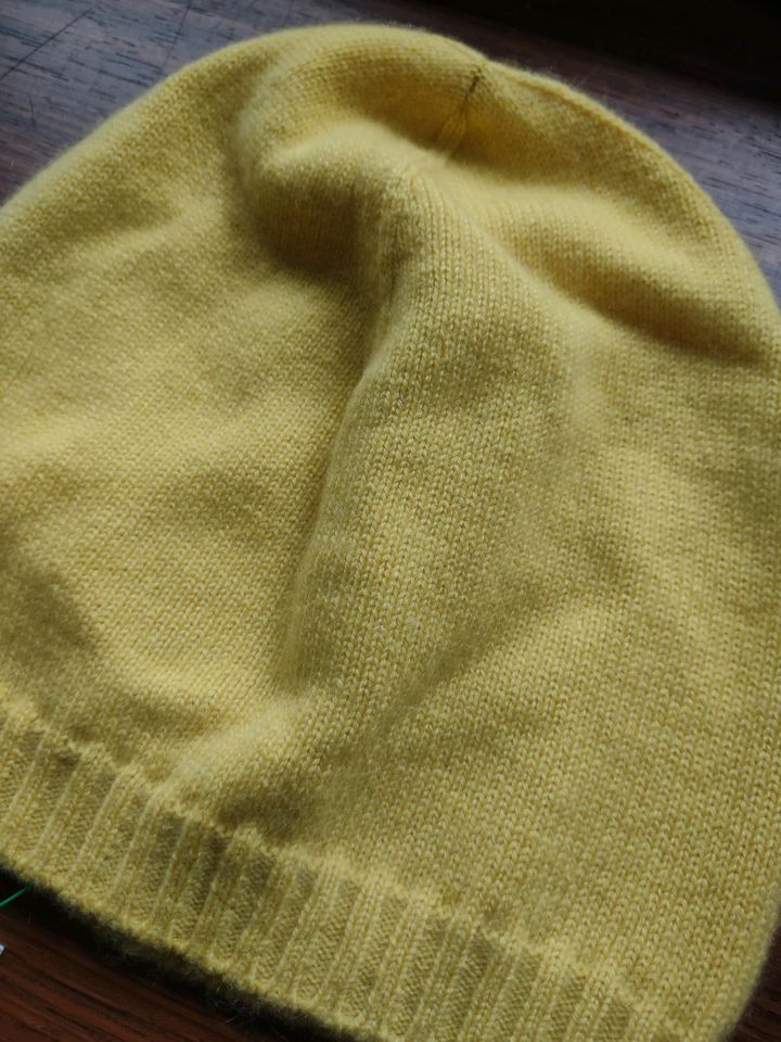 Mütze gelb onesize aus Kaschmir/Cashmere in Lüneburg