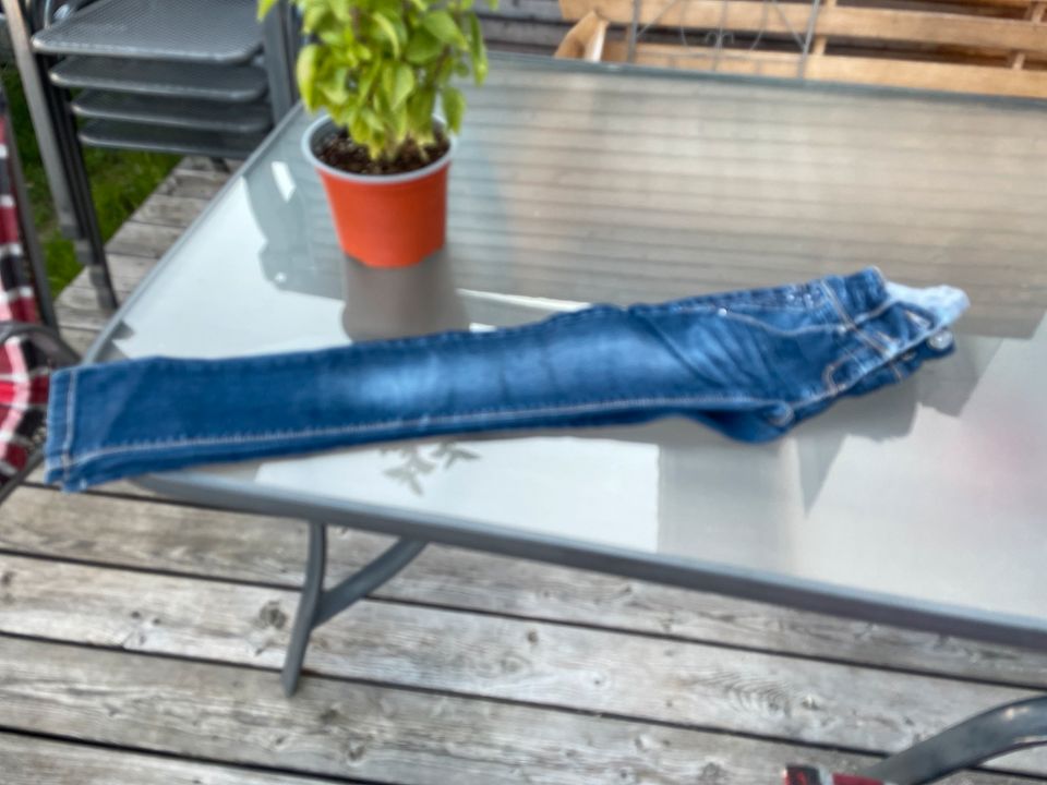 Esprit Jeans 146, neuwertig mit Nieten in Hengersberg