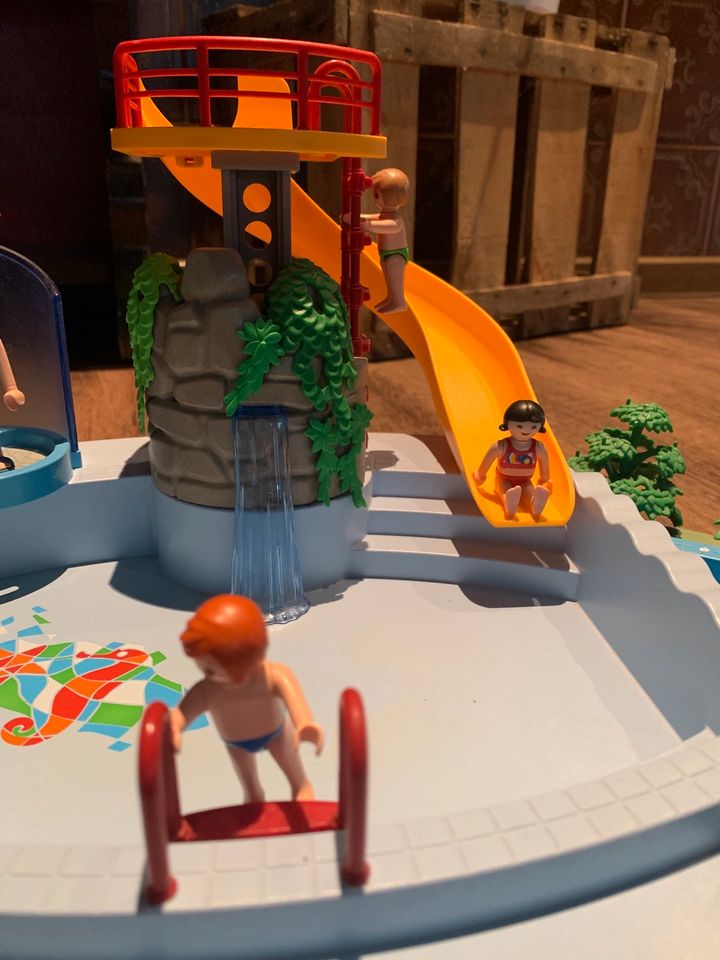 Playmobil Schwimmbad/ Pool mit Duschfunktion in Ebersburg