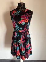 Sommerkleid mit Blumen Gr. S Hessen - Hattersheim am Main Vorschau