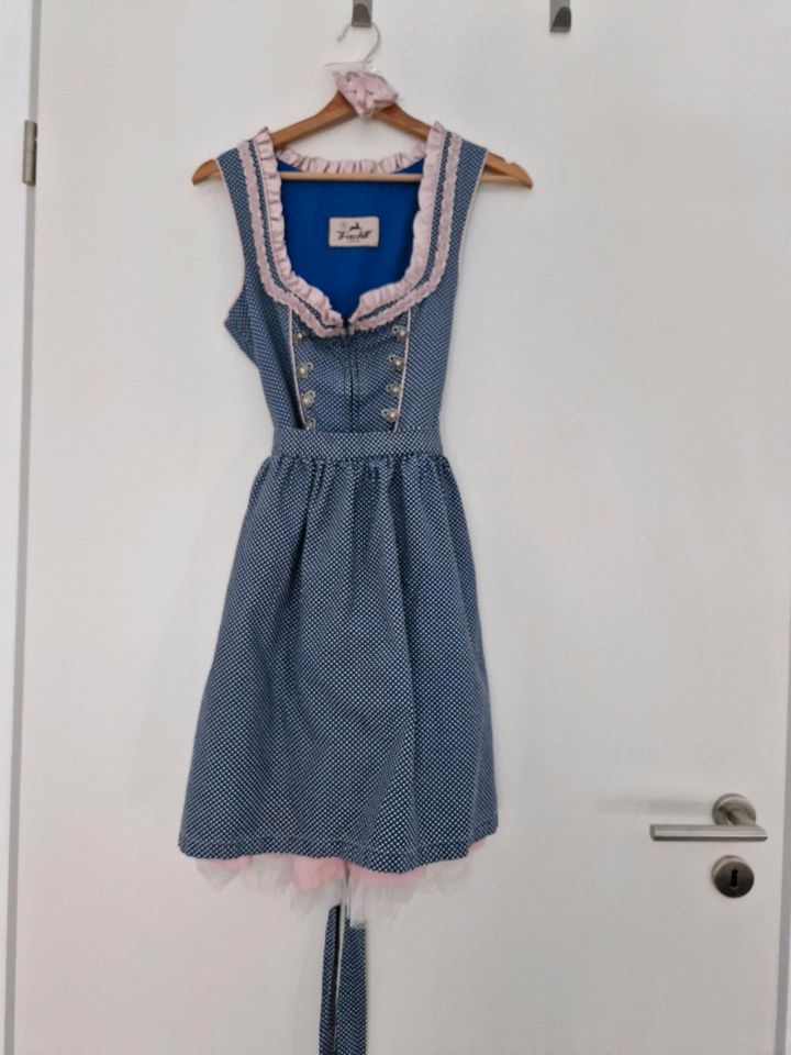 Dirndl rosa/blau in Osnabrück