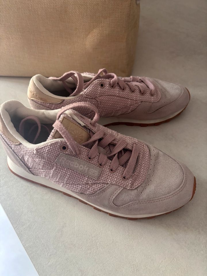 Kaum getragene Reebok Sneaker Damen 37,5 alt rosa in München