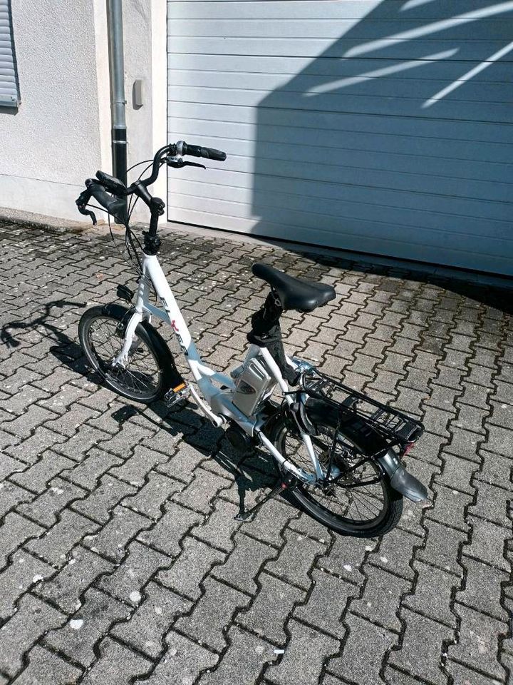 Flyer Isy 20 Pedelec e-Bike Elektrofahrrad Elektrorad E-Rad EBike in Deggenhausertal