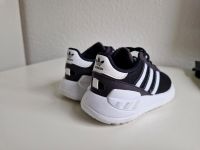 Adidas Kinderschuhe Sneaker Gr. 22 Schwarz/Weiss Köln - Nippes Vorschau