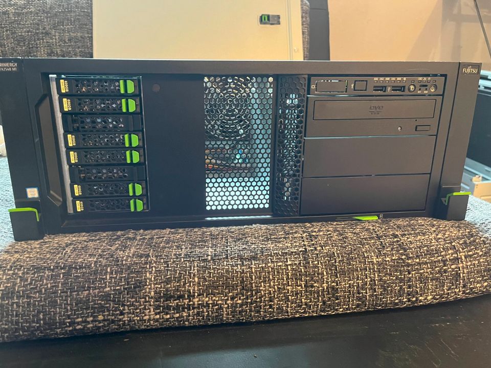 Fujitsu Server TX2540 M1; 1x Xeon E5-2430; 96GB RAM;8x600GB SAS in Gerbrunn