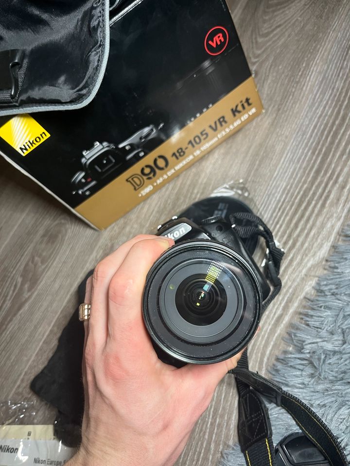 Nikon D90 AF-S Nikkor 18-105 Objektiv& Zubehör in Böblingen