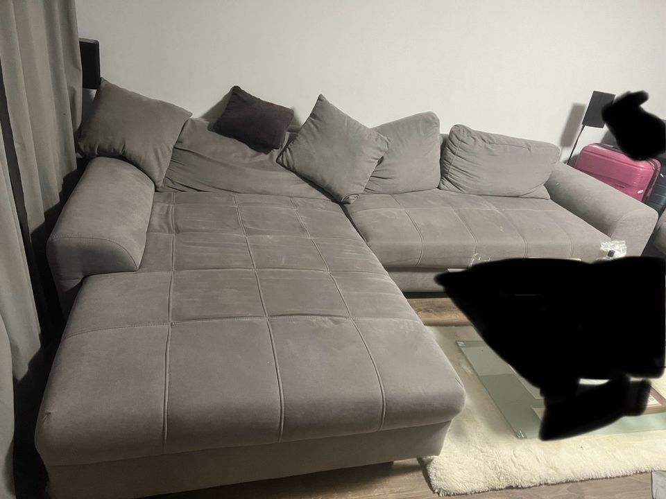 Sofa in grau toll und gemütlich in Wuppertal