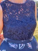 festliches Kleid mit floralem Print Leipzig - Leipzig, Zentrum Vorschau
