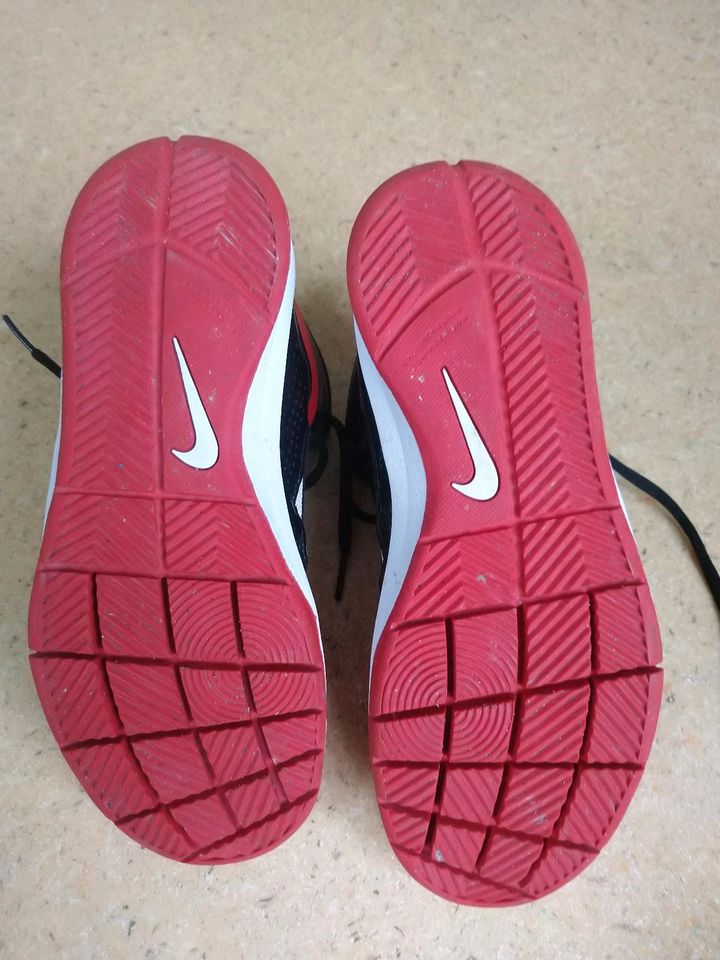 NIKE Basketballschuhe 38,5 Rot/Schwarz in Schonungen