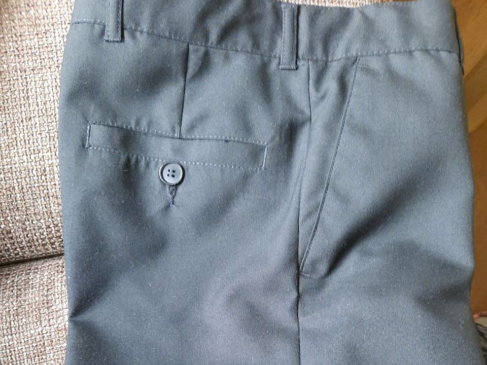 Schwarze feine Kommunionhose  gr.152 von G.O.L. BOYS in Menden