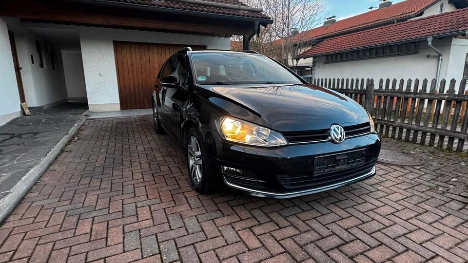 Volkswagen Golf VII Variant Lounge*1.6TDI *NAVI*KLIMA*SHZ* in Raubling