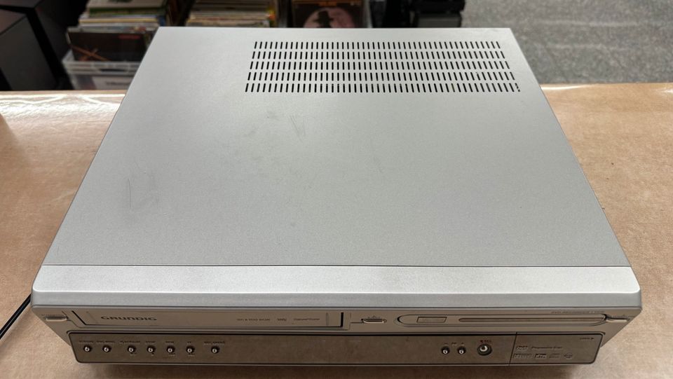 Grundig GDR6460VCR VHS DVD Recorder Kombigerät in Hof (Saale)