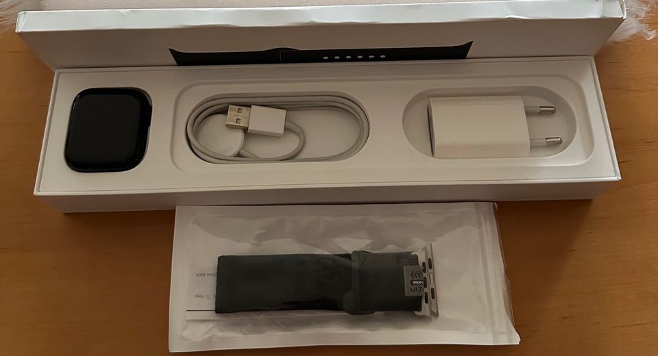 Apple Watch Series 7, 45 mm, Midnight Aluminium, GPS in Bottrop