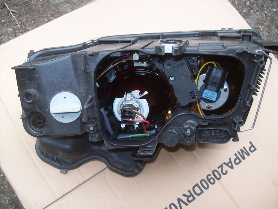 Audi A4 rechter EZ 2005   Scheinwerfer mit Halogen in Ammerbuch