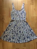Sommer Kleid von H&M, Größe 34, Farbe weiß-blau. Köln - Seeberg Vorschau