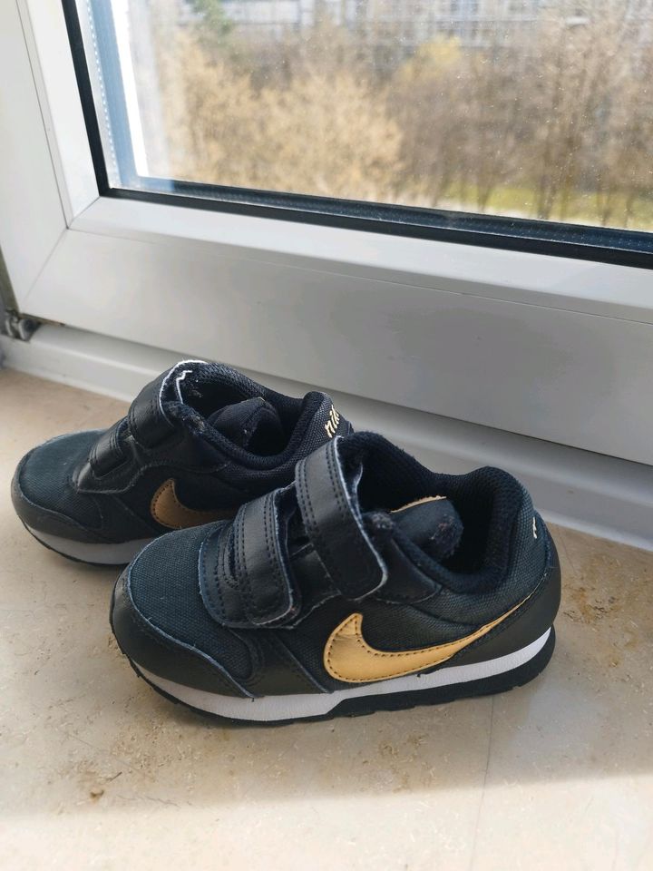 Kinder Nike Schuhe neu in München