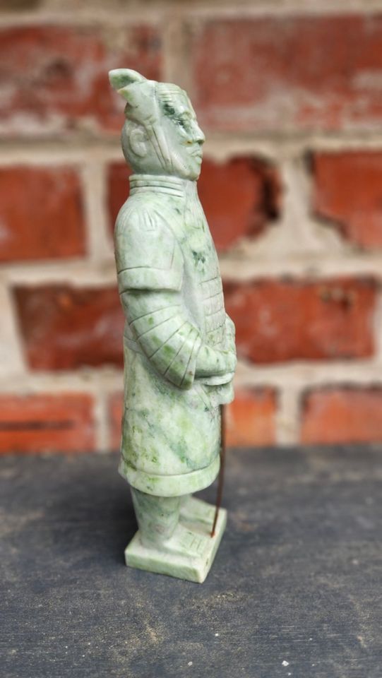 Antiquität Jade Figur Kämpfer Chinesisch Kunst Schwert in Hamburg