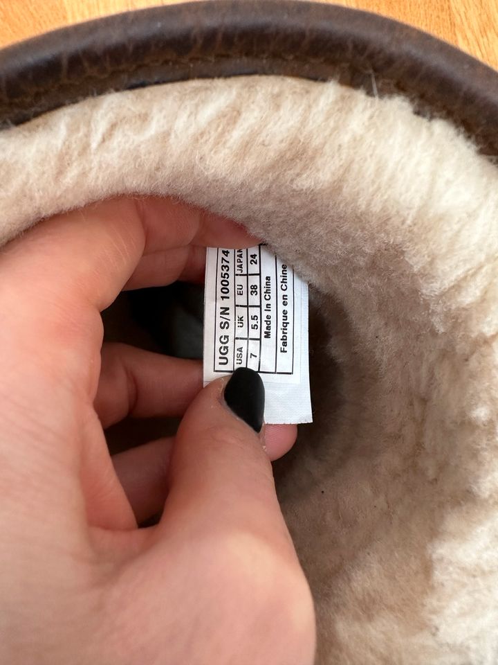 UGG Sutter 1005374 Damen Stiefel Lammfell braun Größe 38 in Köln