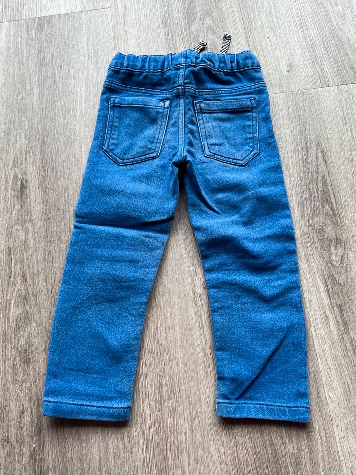 Jogginghosen/Jeans Gr. 104 in Neese