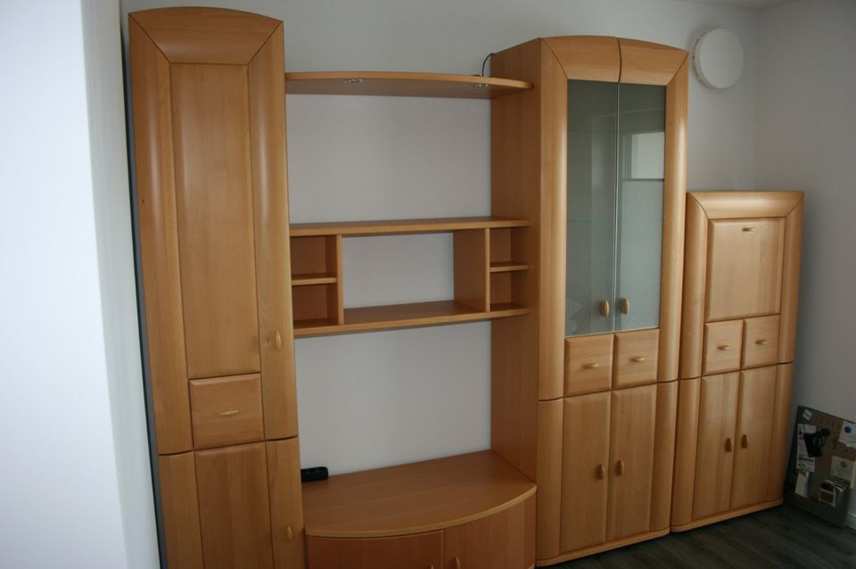 Wohnwand Schrank Wohnzimmer Buche Teilmassiv in Dillenburg