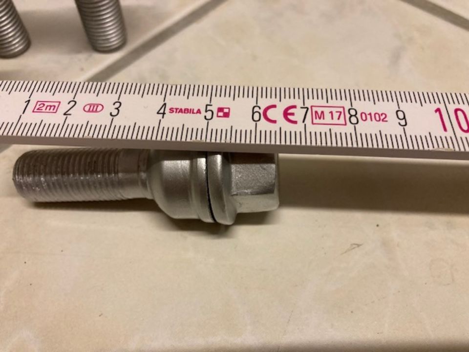 Neuwertiges Radbolzen-Set für VW Bus/ Bulli T6 und T6.1 im Top in Limburg
