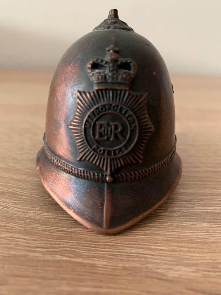 Vintage Metropolitan Polizist kleiner Glockenhelm in Waldshut-Tiengen