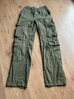 Sehr gepflegte Cargohose Bershka Straight Multicargo grün oliv 34 Nordrhein-Westfalen - Löhne Vorschau