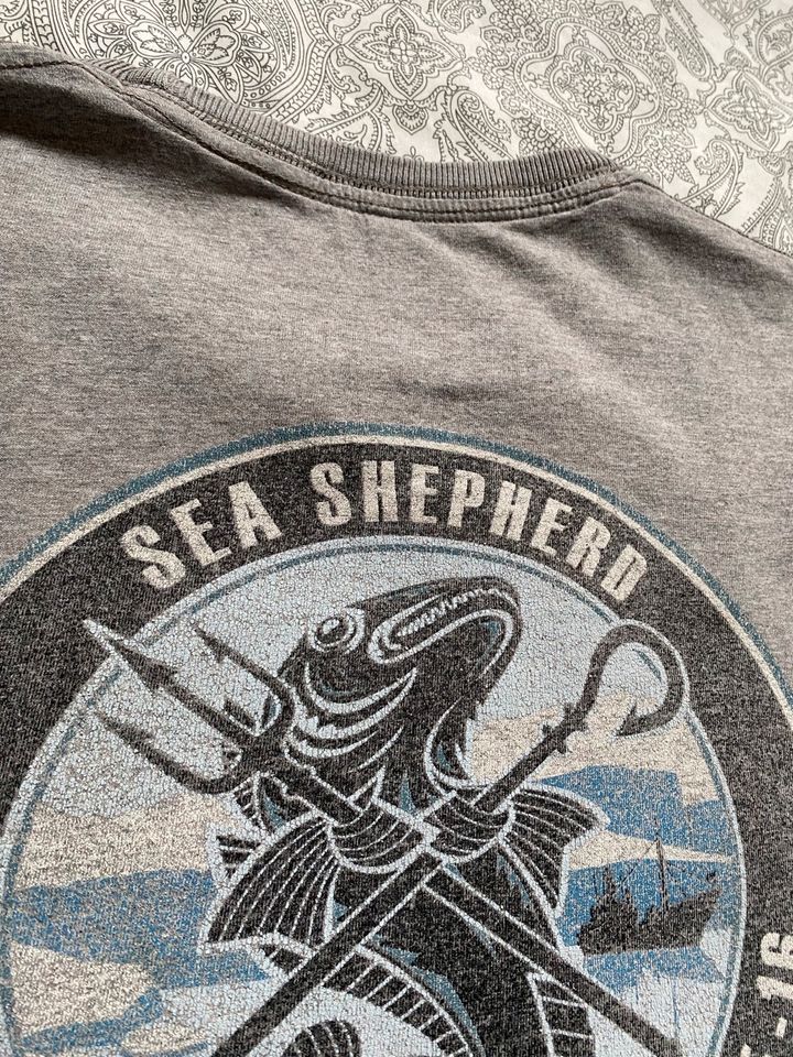 Bedrucktes Shirt von Sea Shepherd Gr. S in Straubing