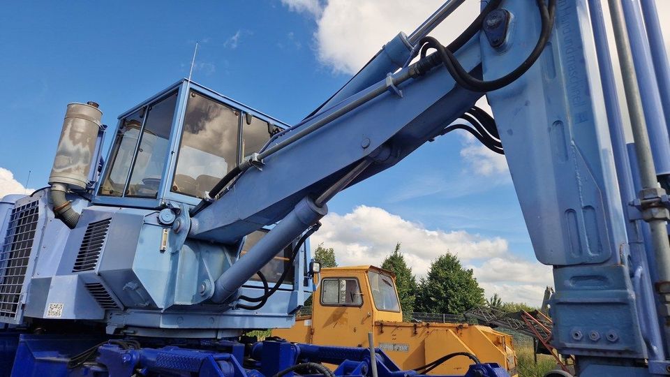 Mercedes-Benz SK 1831 4x4 Menzi Muck Baumstumpf- Wurzelfräse in Sottrum