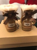 UGG Schuhe Neuwertig mit Schleife Rheinland-Pfalz - Bingen Vorschau