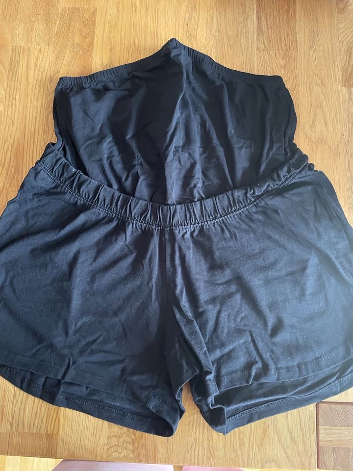 H&M Mama Shorts schwarz in Hannover