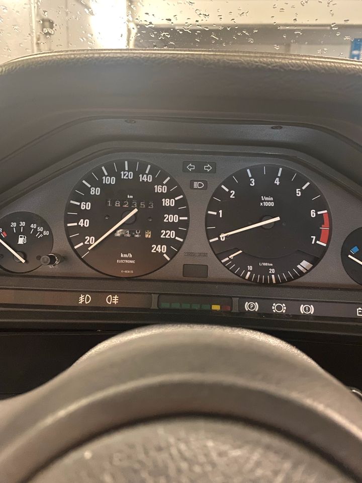 BMW E30 318i Coupe Tausch crypto/uhr in Karben