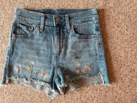 Mädchen-Jeans Levis kurz blau Gr. 24 Hessen - Bad Vilbel Vorschau