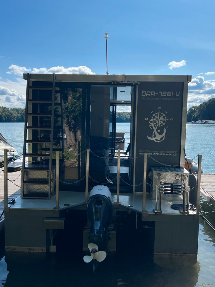 Hausboot inkl. Liegeplatz, einzigartig, voll autark, neuwertig in Flecken Zechlin