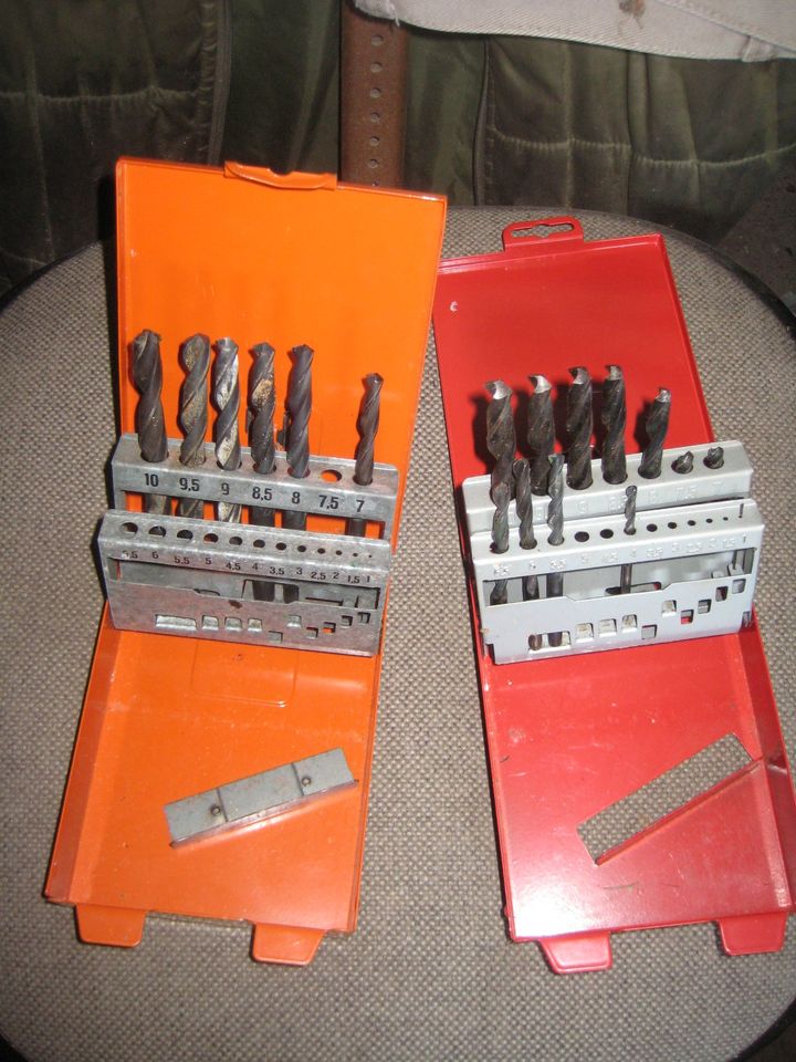 2 Metallboxen mit Bohrer    5 Euro in Espelkamp