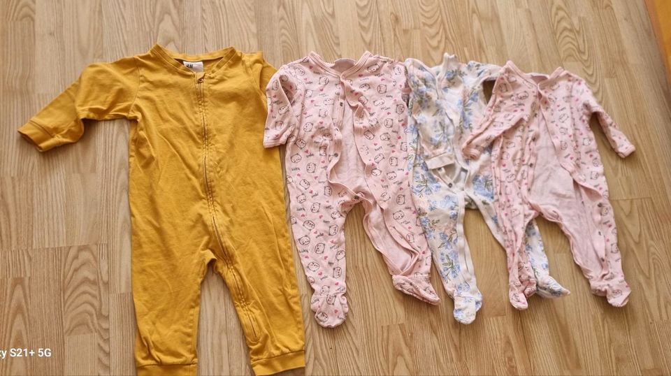 120 Teile XXL Paket mit Babykleidung für Mädchen Große 68-80 in Passau
