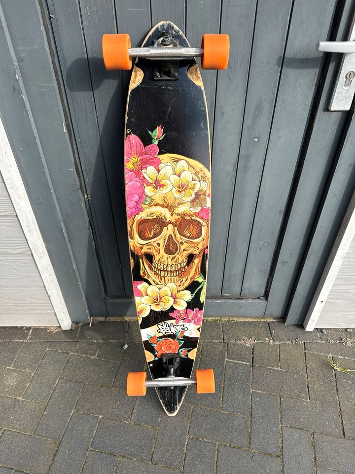 Longboard „No Rules“, Skull in Flensburg