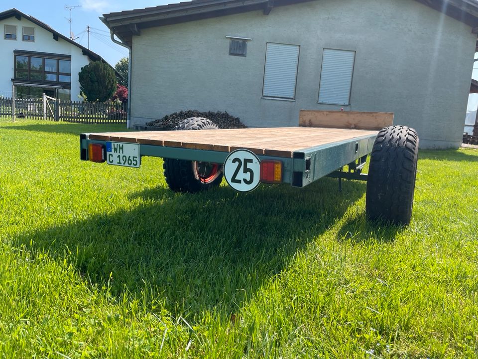 Einachs Anhänger (Ballenwagen Holzanhänger Gummiwagen „Eicher“) in Polling