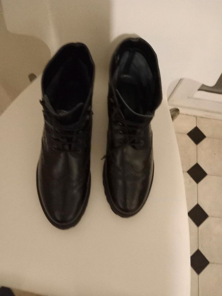 Damenstiefel neu Leder original Esprit groß 39 in Düsseldorf