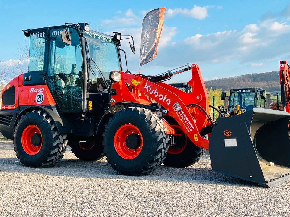 Radlader mieten 5 Tonnen I 0,85m³ I Kipplast 3020 Kg Baumaschinenvermietung in Rinteln