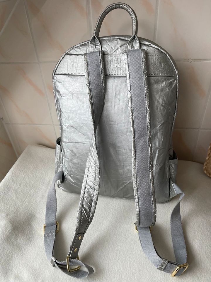 Rucksack silber in Düsseldorf