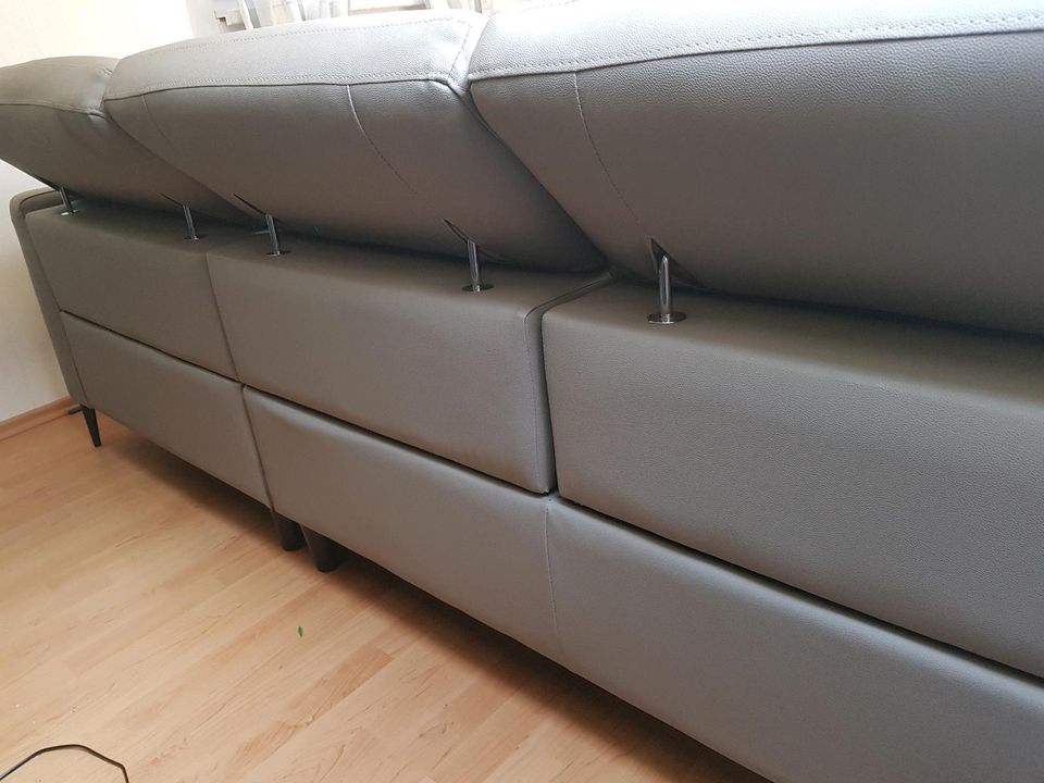 Kunstledercouch, Ledercouch gut erhalten zu verkaufen in Hirschhorn (Neckar)