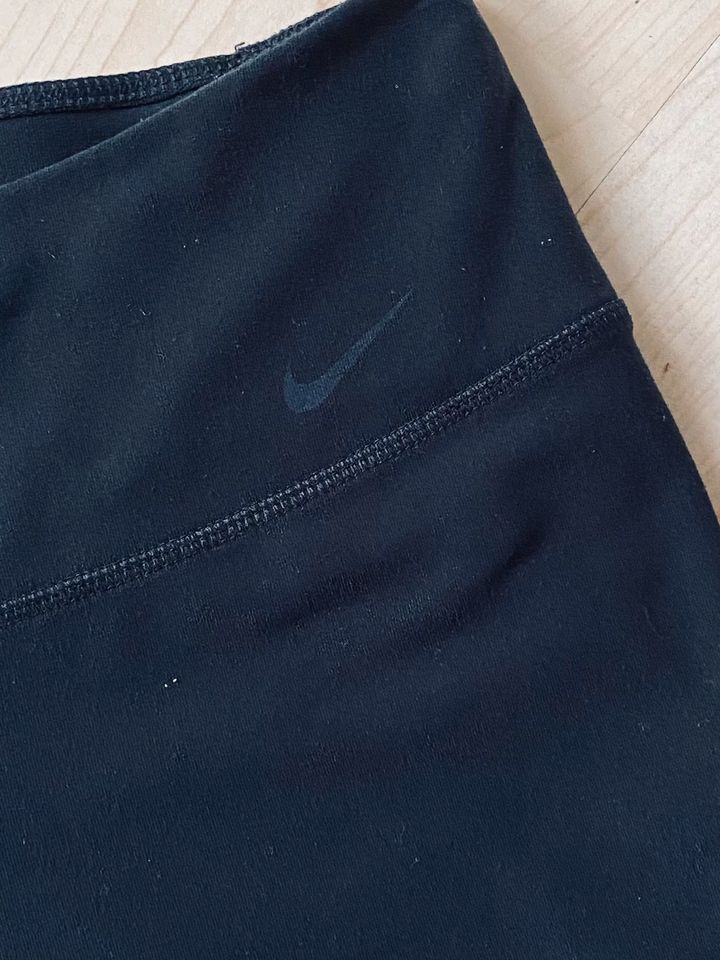 Nike Dri-Fit dreiviertel Leggings schwarz Größe S in Duderstadt