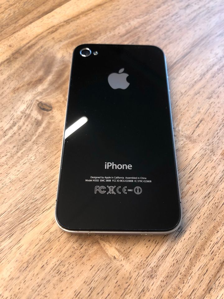 Apple IPhone 4 16gb schwarz in Lebach