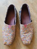 TOMS GR. 41 Blau/ Rosa Blümchen Baden-Württemberg - Rottenburg am Neckar Vorschau