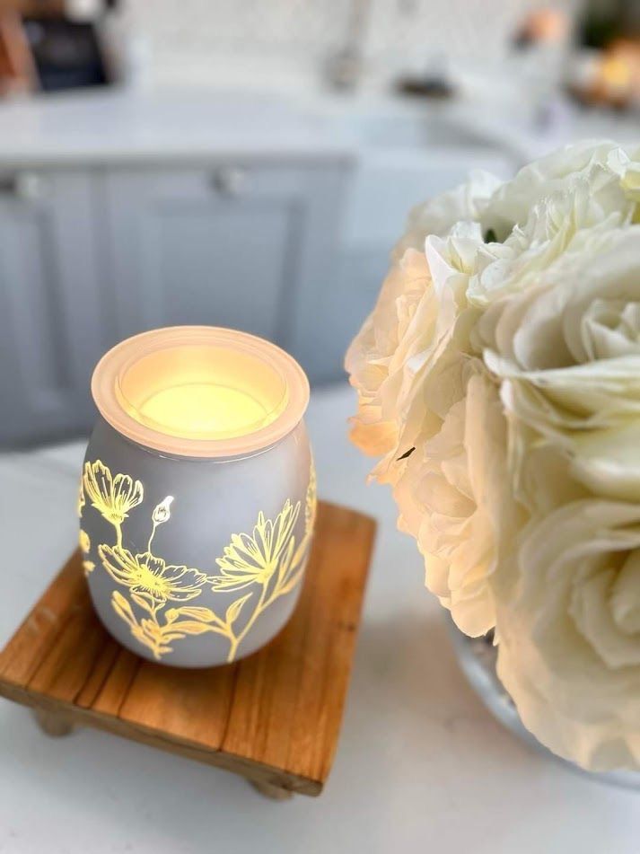 Scentsy Duftlampe Flower Garden - Weiß mit Blumen in Hopsten
